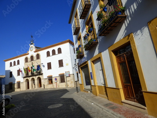 Sabiote  pueblo de Ja  n  Andaluc  a  Espa  a . Situado en la comarca de La Loma  en la parte m  s alta de la meseta interfluvial  bordeada por el r  o Guadalquivir