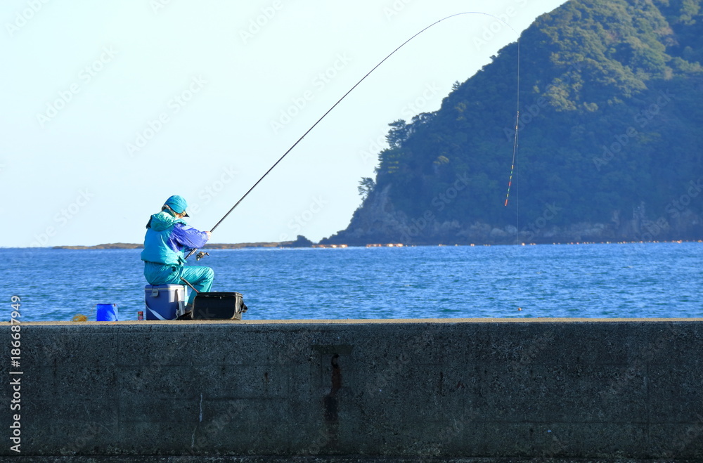 釣りを楽しむ人