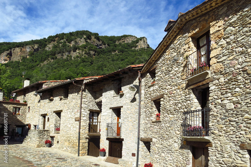 Beget ist ein Dorf aus dem 12. Jahrhundert in der katalanischen Provinz Girona in Spanien photo