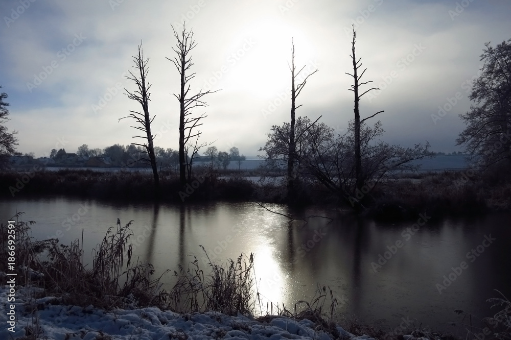 Fototapeta premium Morgen an der Wörnitz, Bayern, Deutschland