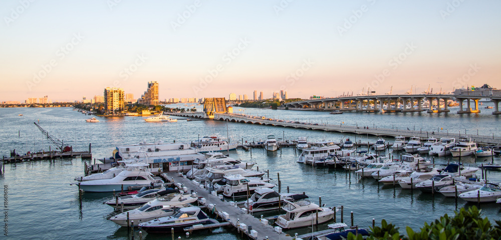 Fototapeta premium Miami Yacht Basin in Afternoon Light