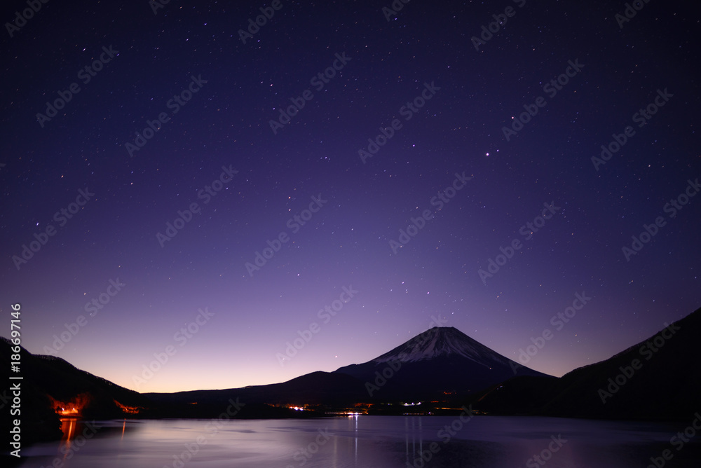 富士山と本栖湖,星空