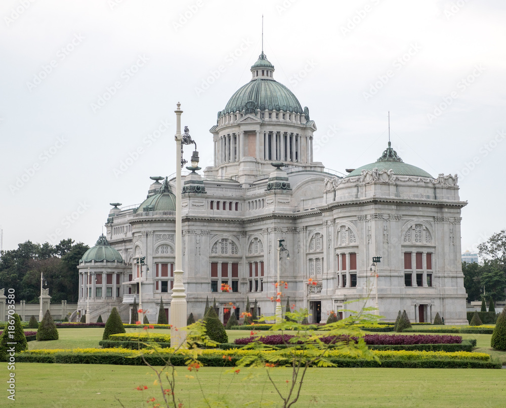 Obraz premium Ananta Samakom Throne Hall in Bangkok, Palace in Thailand