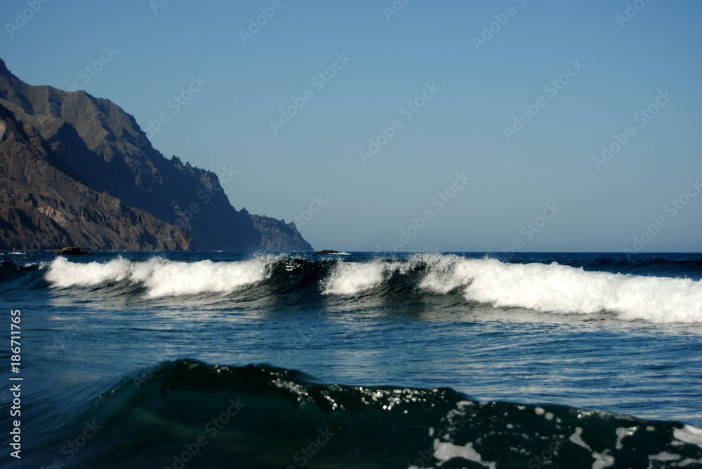 Wellen an der Nordküste Teneriffas