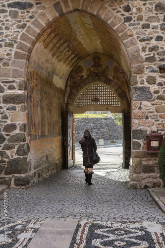 Woman under archway © librakv