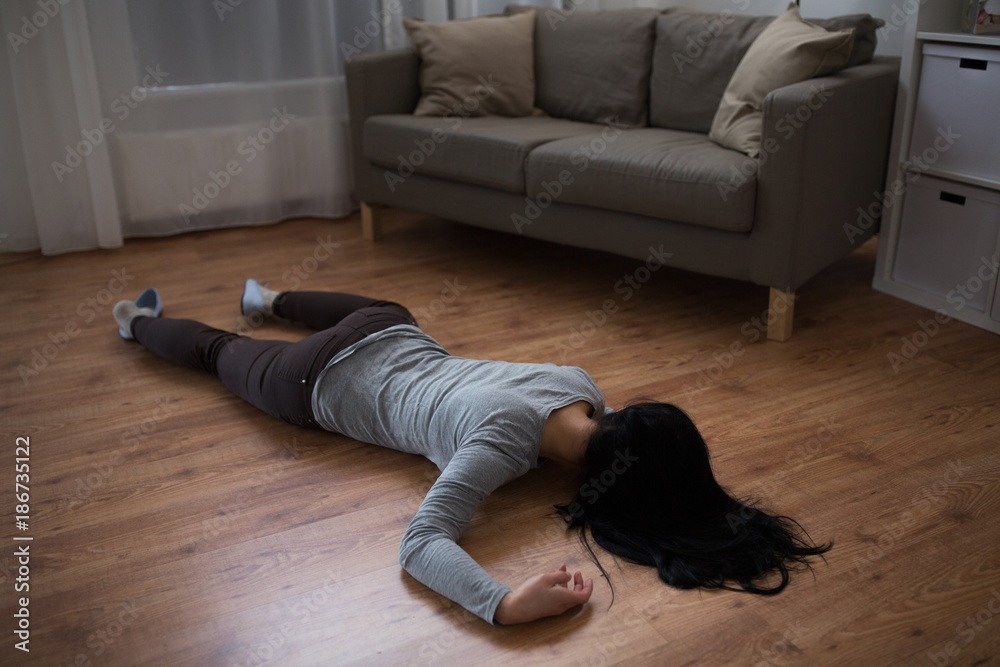 dead woman body lying on floor at crime scene - obrazy, fototapety, plakaty 