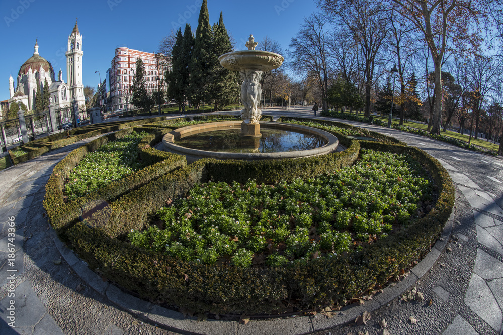 Fish-eye view 180 of a fountain in the Retiro park in Madrid city