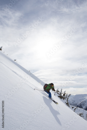 Obraz na płótnie Young man skiing in the mountains w salonie