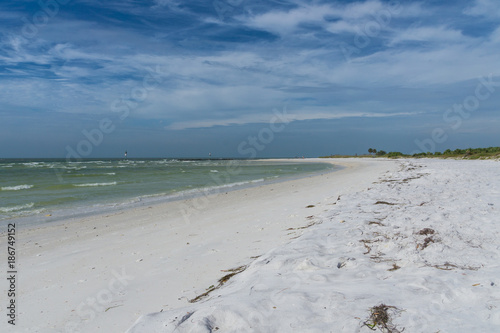 Obraz na płótnie USA, Florida, Beautiful white sand beach of honeymoon island with painted sky w salonie