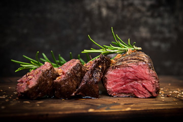 Fototapete Steakhouse Saftiges Steak vom Grill  © BBQ-Fotos