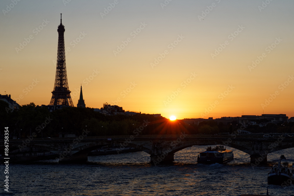 Obraz premium Eiffel tower viewed from Alexander III bridge in Paris, France, October 14, 2017