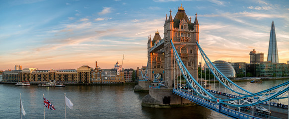 Fotobehang Tower Bridge Tower Bridge panorama avondrood Londen  © Simon