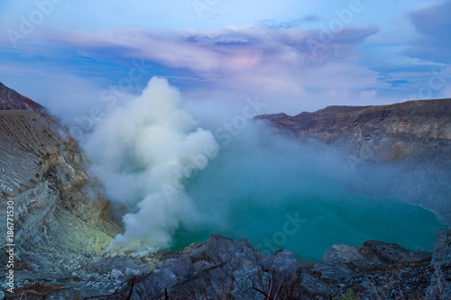  Sunrise at Kawah Ijen volcano crater with sulfur fume. Ijen crater the famous tourist attraction near Banyuwangi, East Java, Indonesia