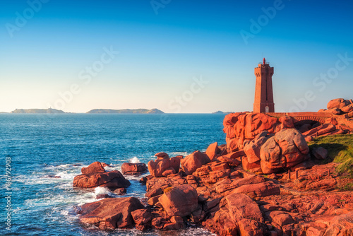 Fototapete Ploumanach lighthouse sunset in pink granite coast, Brittany, France