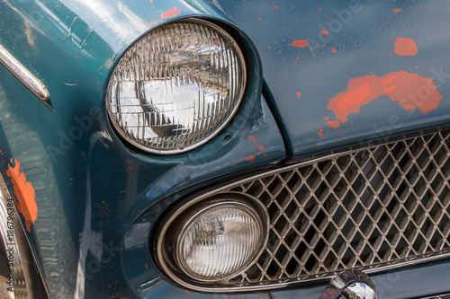 自動車のヘッドライト　Headlight of the old car © norikko