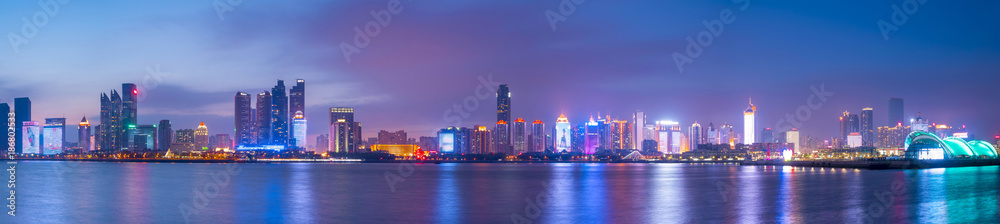 Obraz premium Miejski krajobraz architektoniczny i panoramę Qingdao