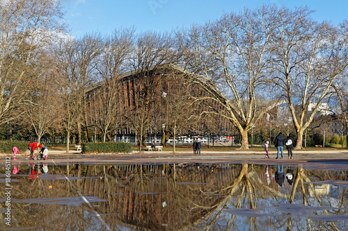 Reflet du Stade de Glace des Jeux Olympiques 1968 à Grenoble