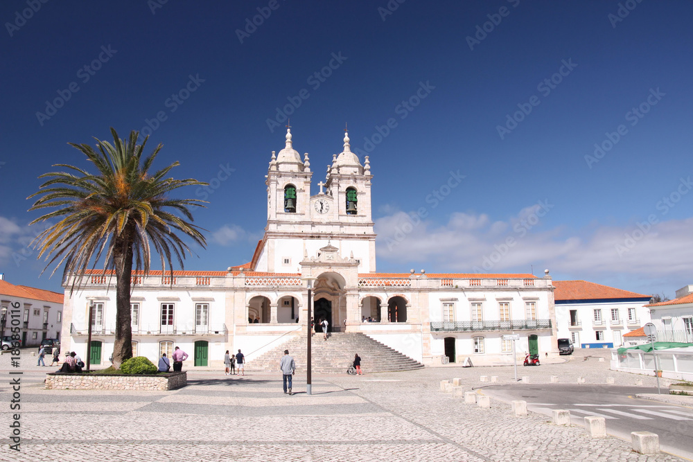 Portugal, façade de l'église Nossa Senhora à Nazaré 