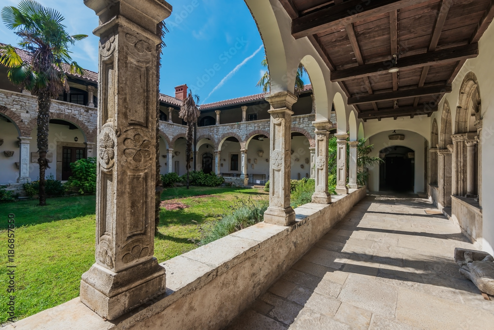 Fototapeta premium Patio of Church of St. Francis in Pula, Croatia.