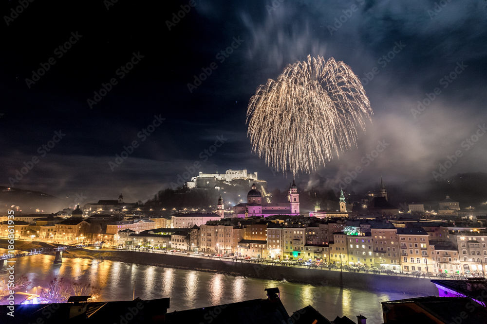 Φωτογραφία Feuerwerk über der Altstadt von Salzburg, Festung Hohensalzburg