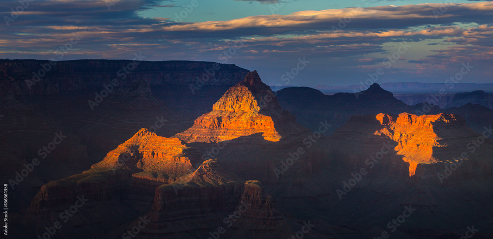 Naklejka premium Dramatic sunset scenery in the Grand Canyon, Arizona