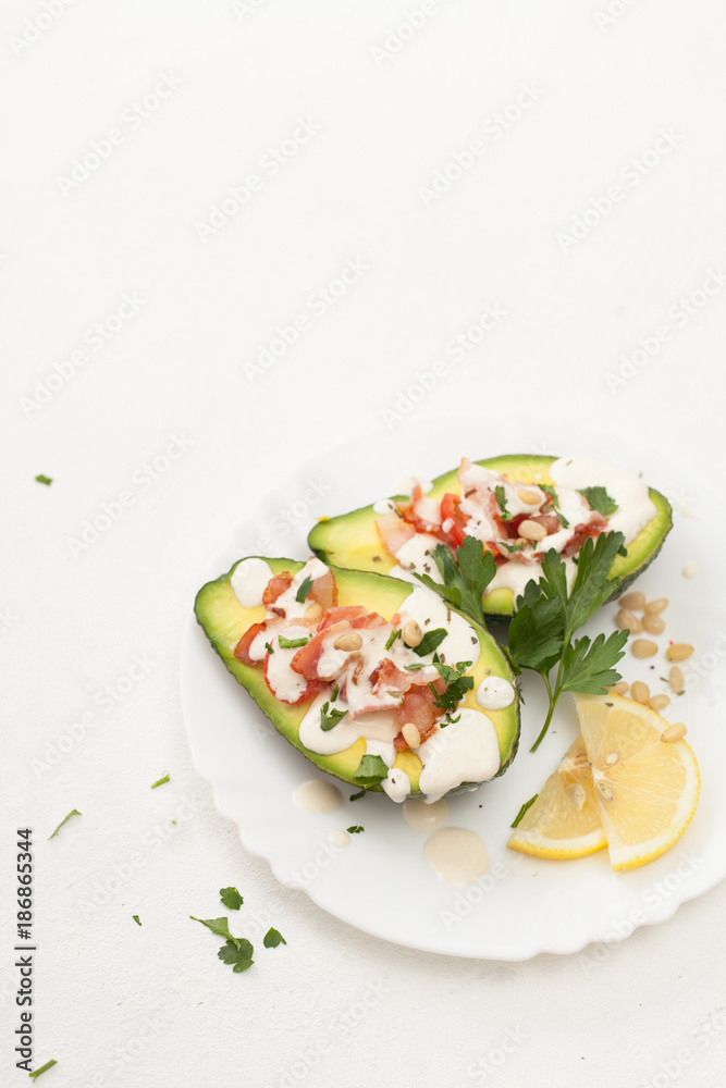 Recipes from avocado with bacon, tomato and cream sauce