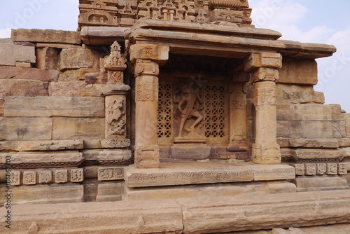 Группа храмов в городе Паттадакал в Индии 