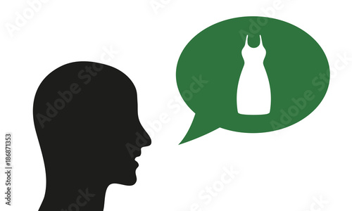 Person spricht von kurzes Kleid