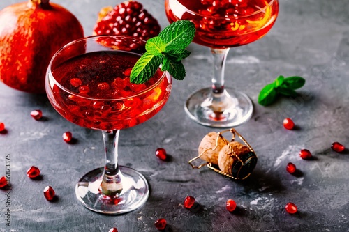 Fotografie red cocktail with sparkling wine and pomegranate seeds