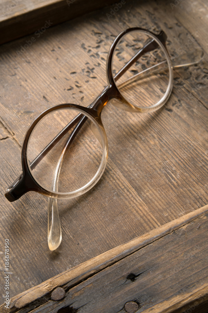 occhiali rotondi da vista Stock Photo | Adobe Stock