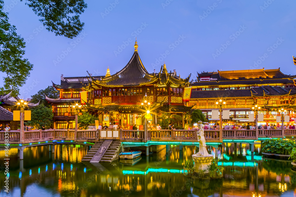 Fototapeta premium Shanghai City God Temple night