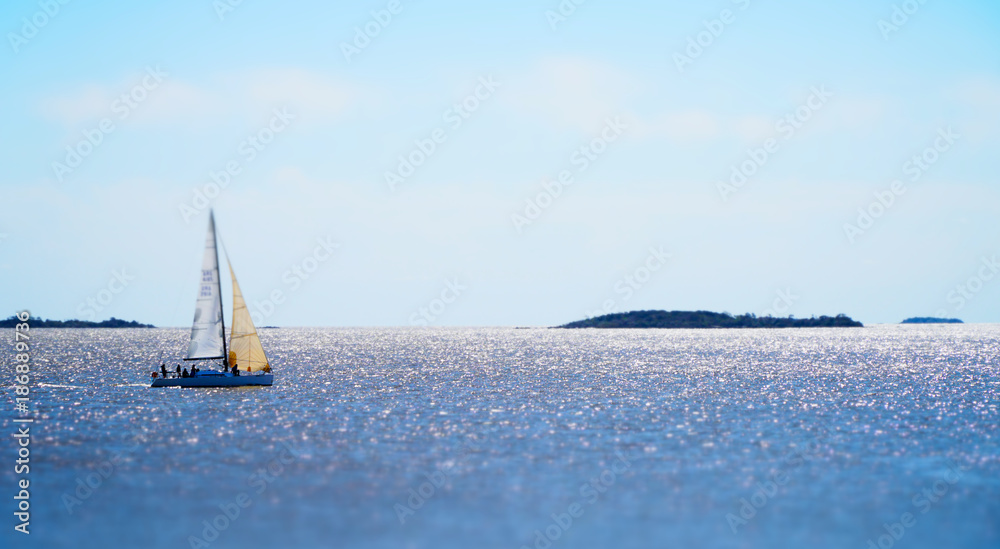 Obraz premium Beautiful Sailboat in the Ocean