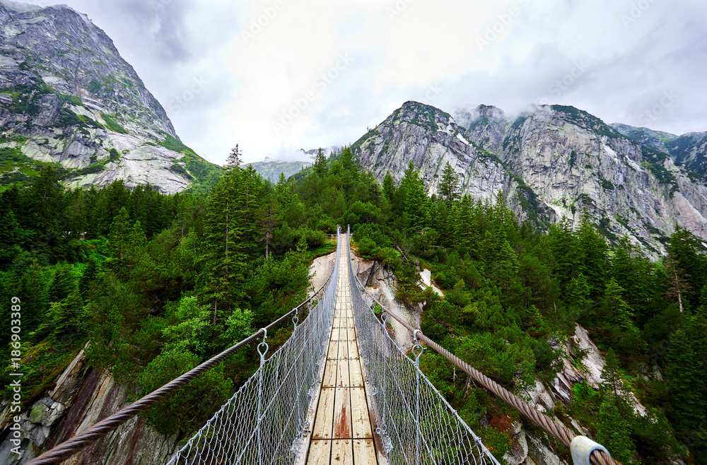 Fototapeta Most wiszący w górach