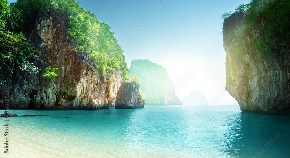Obraz premium plaża małej wyspy, prowincja Krabi, Tajlandia