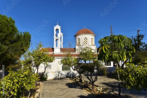 Zypern - Kirche des heiligen Nektarios in Chlorakas photo