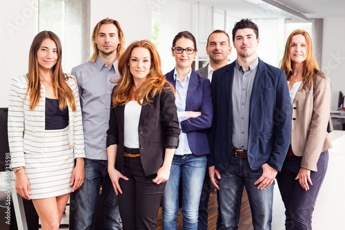 Fotografi Small Business Team In Their Office