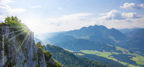 eine sommerliche Landschaft in der Tiroler Alpen ( Österreich ) photo