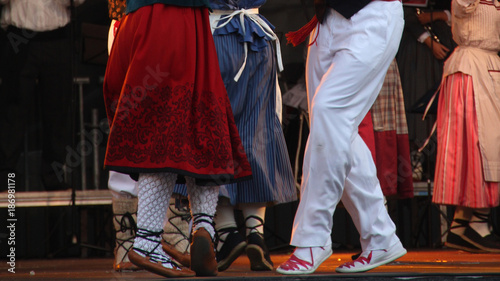 Espectáculo de danza folklórica vasca photo