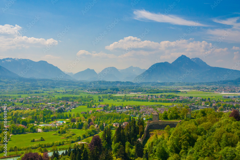 Naklejka premium Panoramic view of the Salzburg basin with the alps in the background. 
