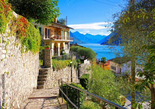 Gandria kleines Fischerdorf am Luganersee, Schweiz - Gandria small village on Lake Lugano photo