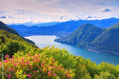 Luganersee in den Alpen  - Lake Lugano in Alps