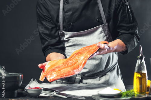 Chef Koch Lachs zubereitung