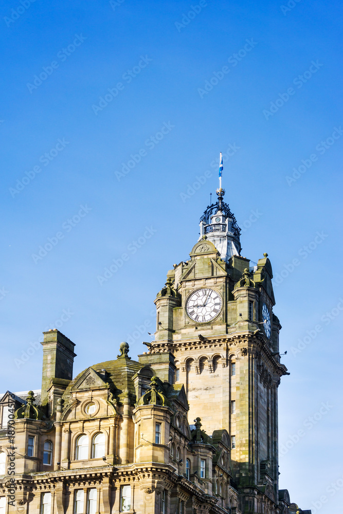 Fototapeta premium antique city building in Edinburgh, Scotland