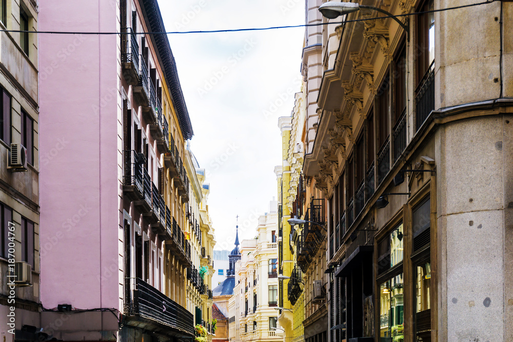 street view of downtown madrid, The city has a population of almost 3.2 million