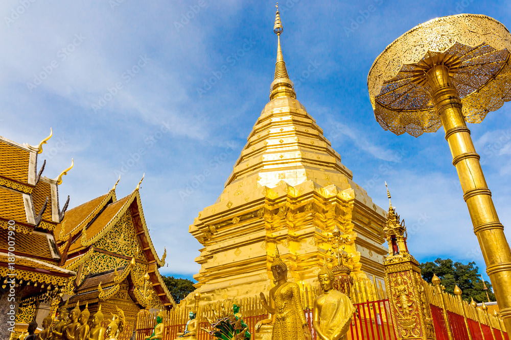 Fototapeta premium Wat Phra That Doi Suthep is tourist attraction of Chiang Mai, Thailand, golden pagoda.