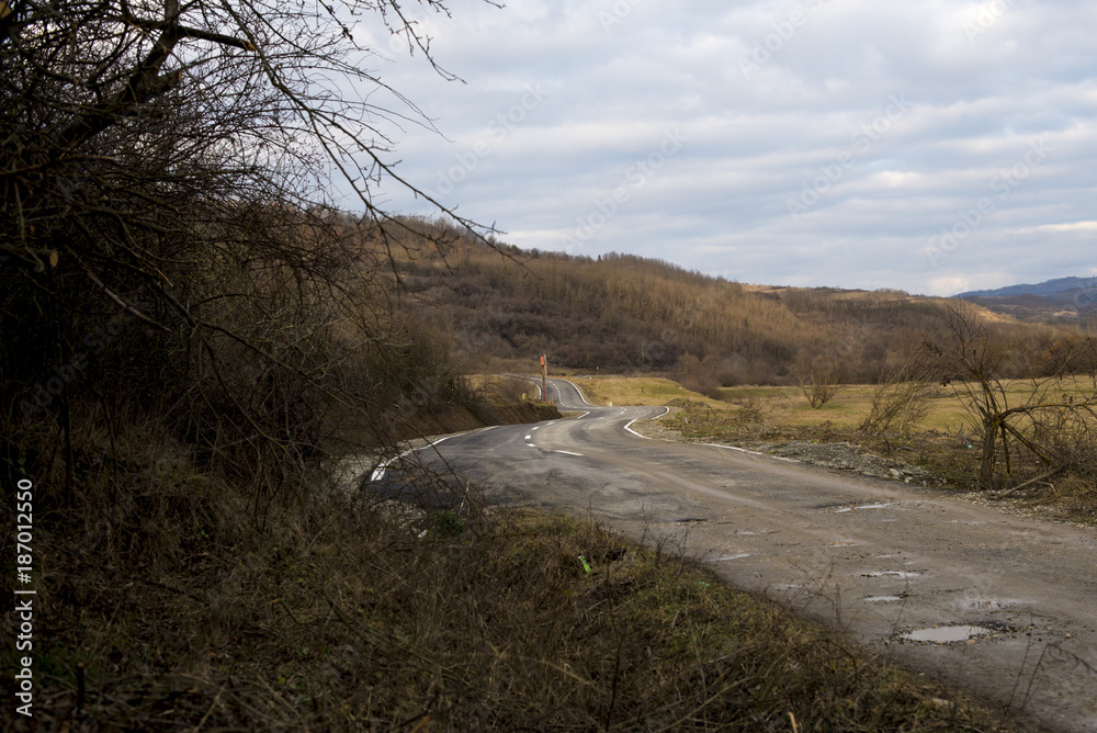 Φωτογραφία The end of a bad road and the beginning of a good road