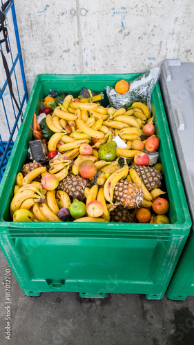 Fotografie Lebensmittel  Obst Abfälle im Supermarkt