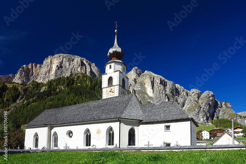 Kirche von Kolfuschg, Corvara, Gadertal, Südtirol, Italien photo