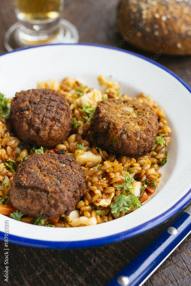 Emmer risotto with Cabbage and Quinoa Patties Emmer risotto with Cabbage and Quinoa Patties