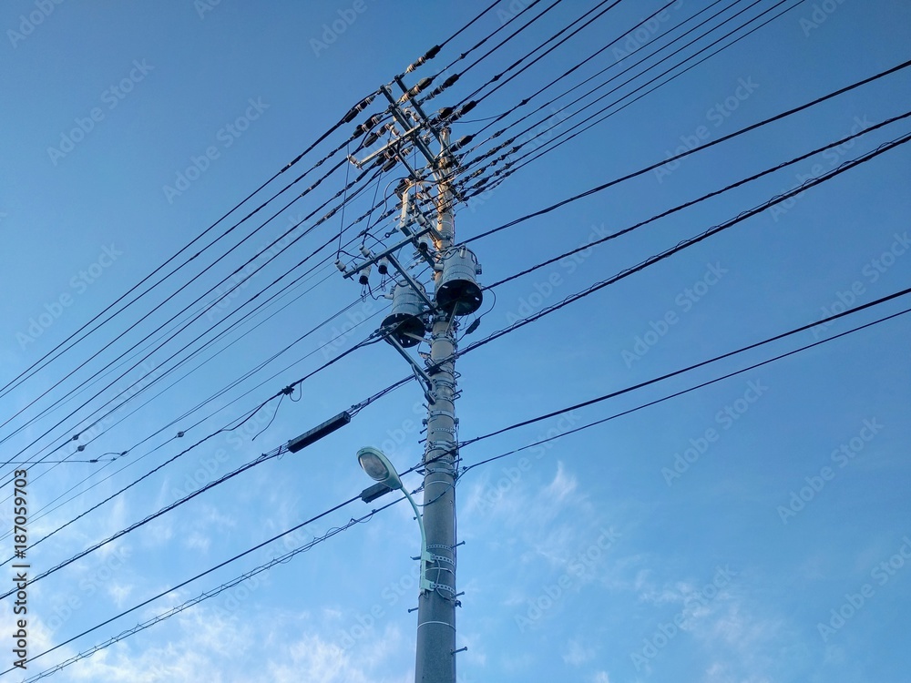 冬空と電柱 冬空と電柱